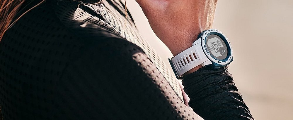 Zegarek sportowy GARMIN Instinct Solar bateria zasilanie ładowanie panele słoneczne fotowoltaika