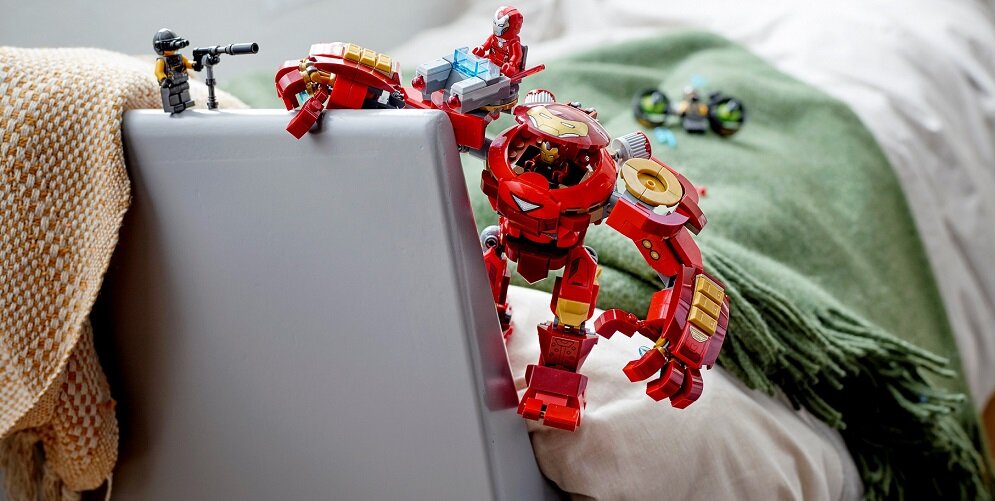 LEGO Marvel Hulkbuster Iron Mana kontra agenci A.I.M. - zestaw do zabawy i kolekcjonowania ozdoby 