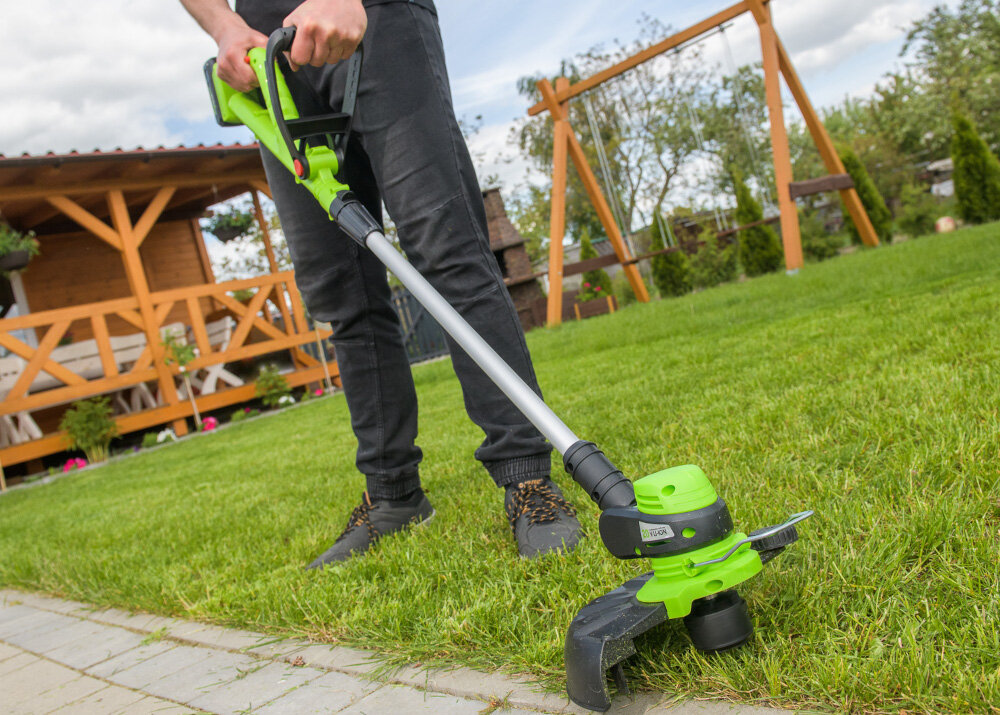 Podkaszarka akumulatorowa 4GARDEN APK2521 glowica tnaca z automatycznym wysuwem zylki tnacej zeylka tnaca o srednicy 2 mm szerokosc robocza 25 cm