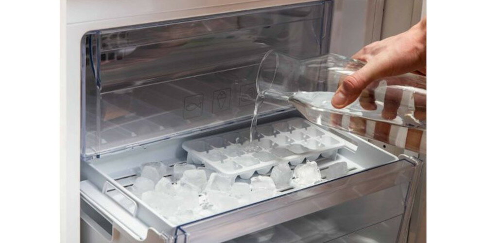 Lodówka BEKO RCSA240K30WN Biała szuflada na lód szybko i łatwo