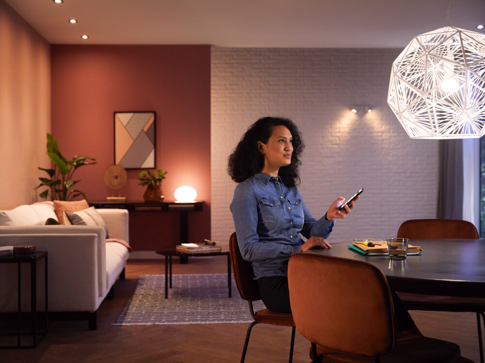 Oświetleniowy zestaw startowy PHILIPS HUE 929001821604 9W E27 (3 szt.) aplikacja mobilna Philips HUE Bluetooth na iOS Android dostosuj do swoich wymagań