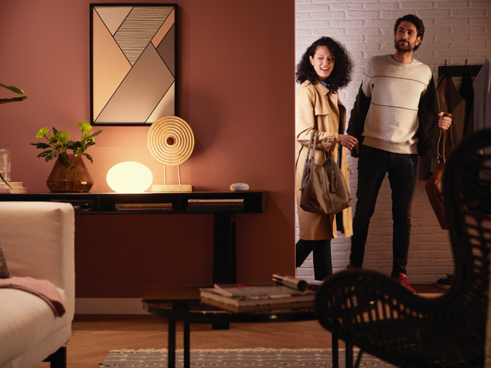 Oświetleniowy zestaw startowy PHILIPS HUE 929001821604 9W E27 (3 szt.) wykryje obecność dom rozświetli się automatycznie