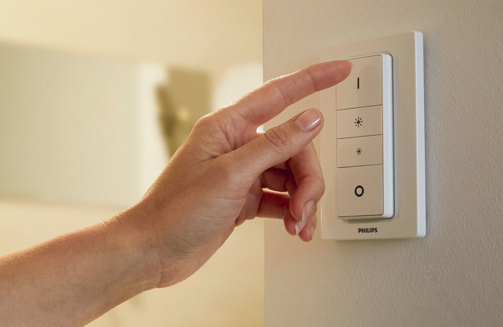 Oprawa wisząca PHILIPS HUE Cher 915005912701sterowanie z dowolnego miejsca w domu przenośny regulator przyciemniania Philips Hue cztery aranżacje świetlne sparować pilot z wybraną lampą lub żarówką Philips Hue aplikacja Philips Hue