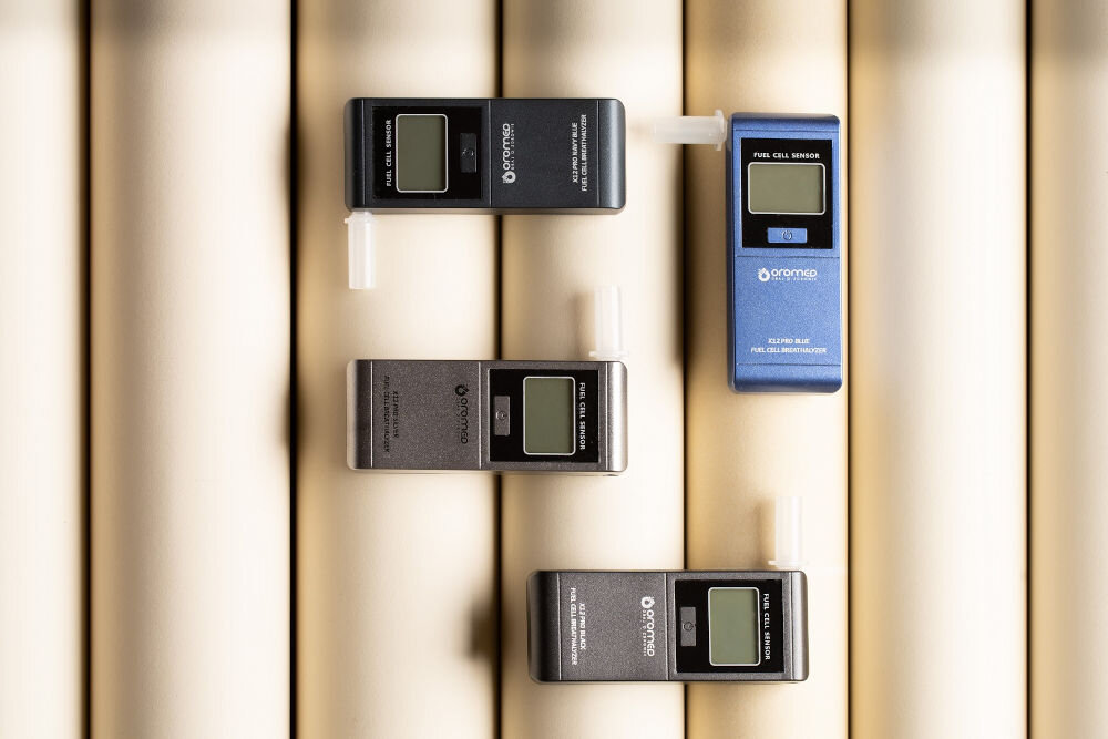 Alkomat ORO-MED X12 Pro Blue pod kontrolą