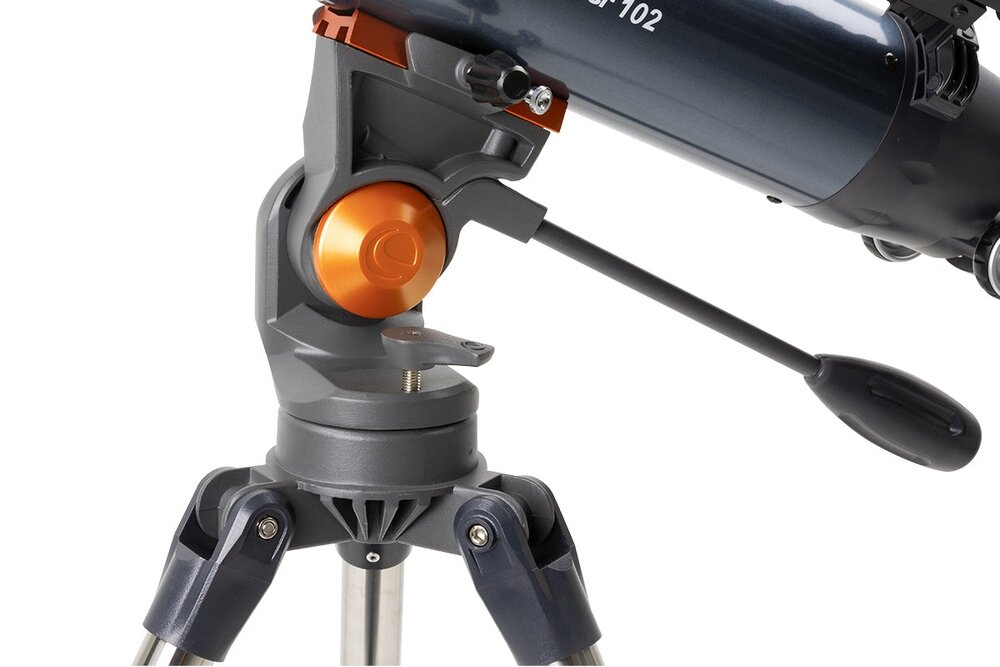 Teleskop Celestron Astromaster 102 AZ  kadr na montaż  