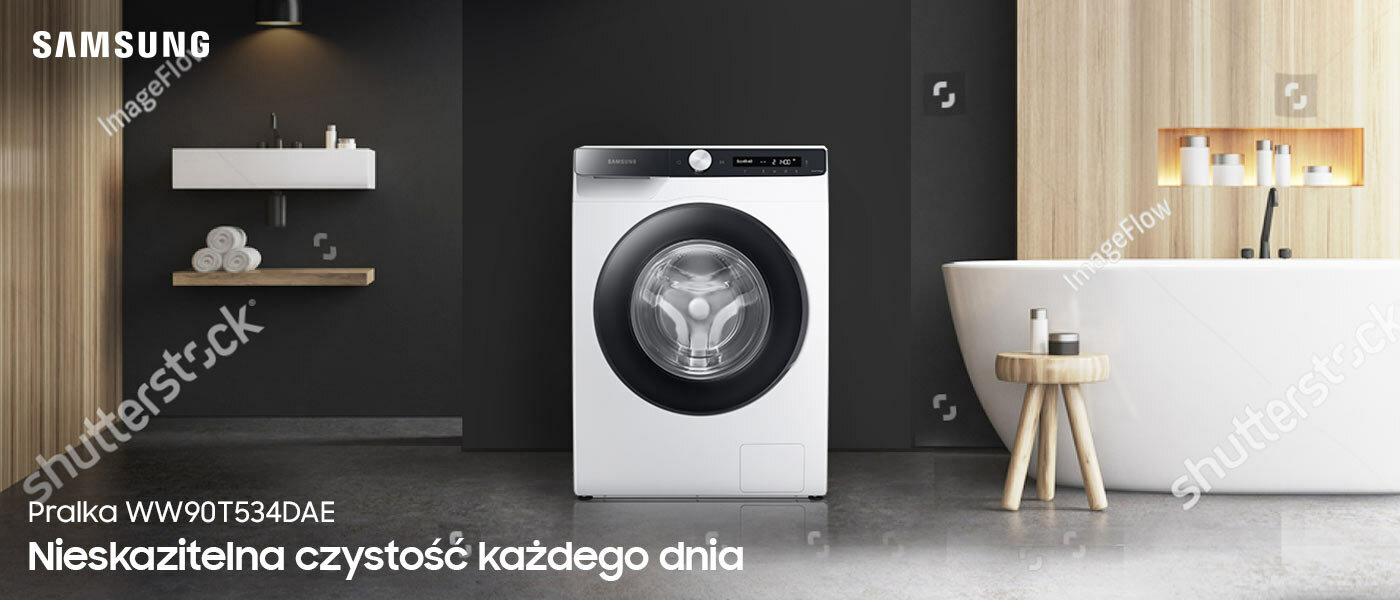 Pralka Samsung znajduje się w łazience a obok jest wanna Pralka Samsung znajduje się w łazience a obok jest wanna