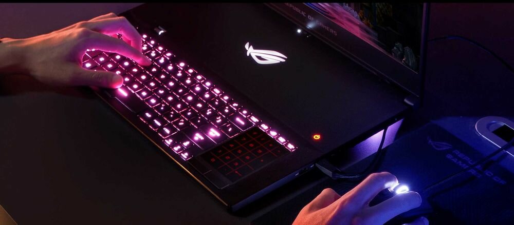 Laptop ASUS Rog Zephyrus S17 GX701 - podświetlenie RGB