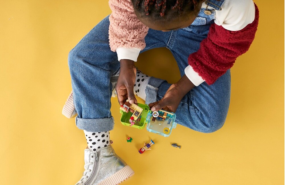 LEGO Friends Letnia kostka do zabawy Mii 41413 Sprawi przyjemność wszystkim dzieciakom pobudzi wyobraźnię pociechy dostarczy wiele emocji