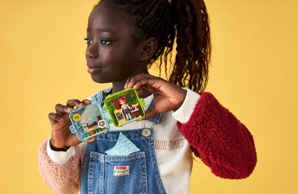 LEGO Friends Letnia kostka do zabawy Mii 41413 Zabawa w pojedynkę lub z przyjaciółmi