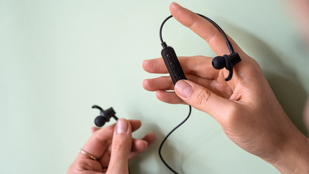 Słuchawki dokanałowe FOREVER 4Sport BSH-400  - sterowanie