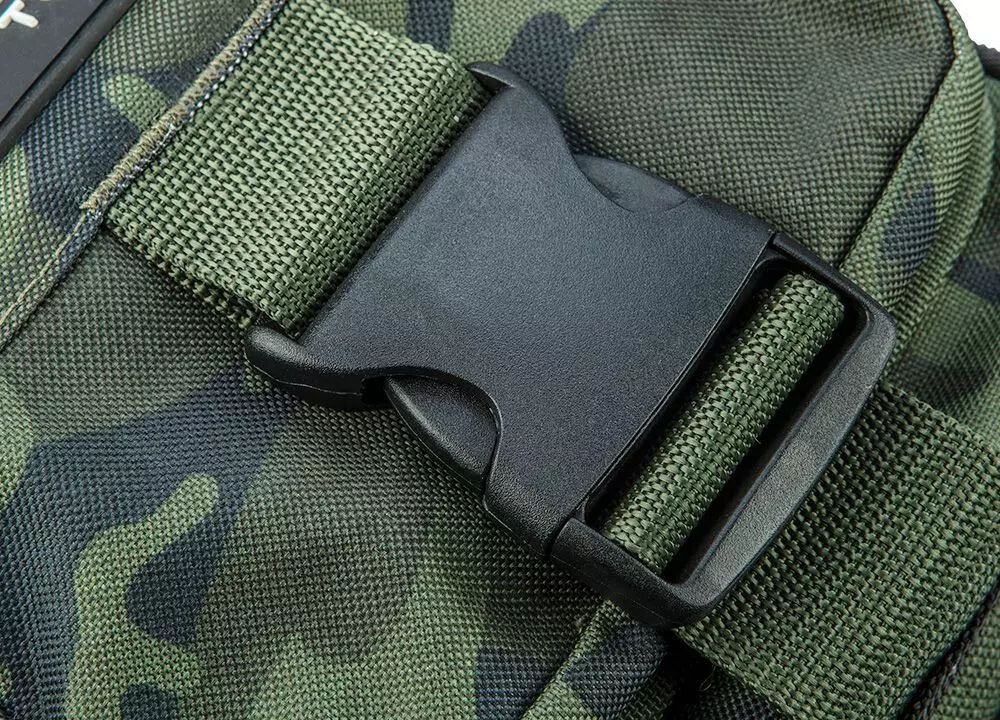 Torba monterska NEO TOOLS 84-323 poliester 600D mocne zamki kolor camo wytrzymała - zbliżenie na klamrę do zapinania