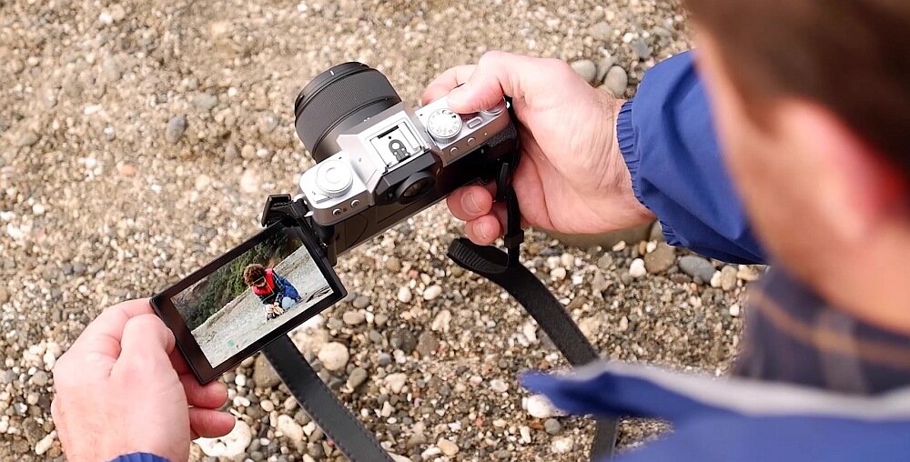 Aparat FUJIFILM X-T200 ekran wyświetlacz przekątna rozdzielczość proporcje