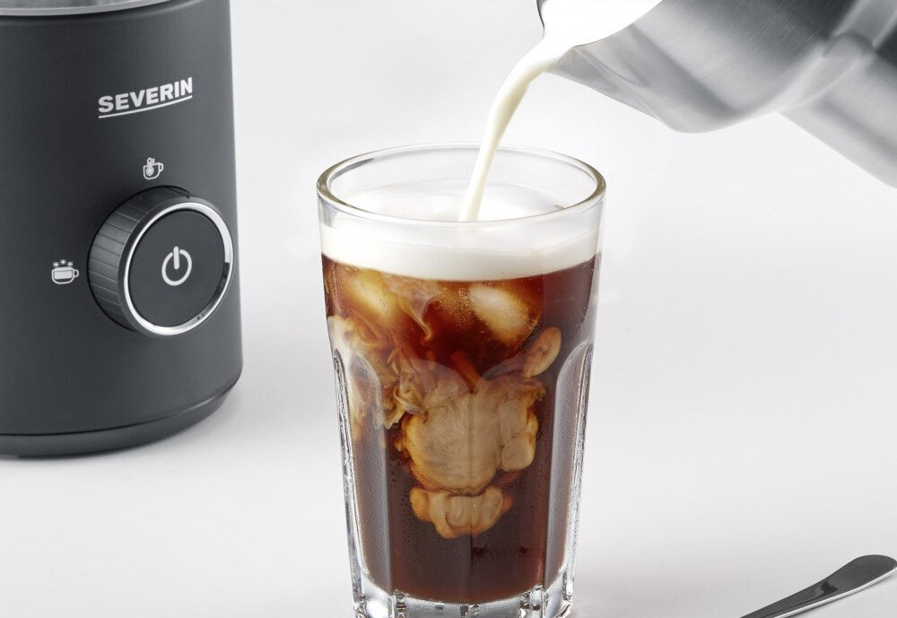 Spieniacz SEVERIN SM 3585 wygląd design tło wizualizacja prezentacja Kremowa pianka w domu