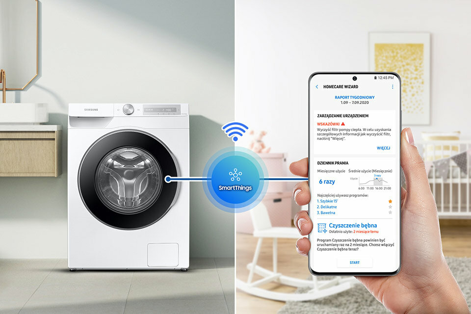 Smartfon z aplikacją SmartThings, który łączy się ze stojącą w innym pokoju pralką