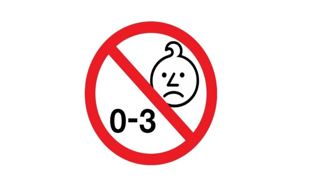 Samochod CARRERA Lightning McQueen ostrzezenie produkt nieodpowiedni dla dzieci ponizej 2 roku zycia