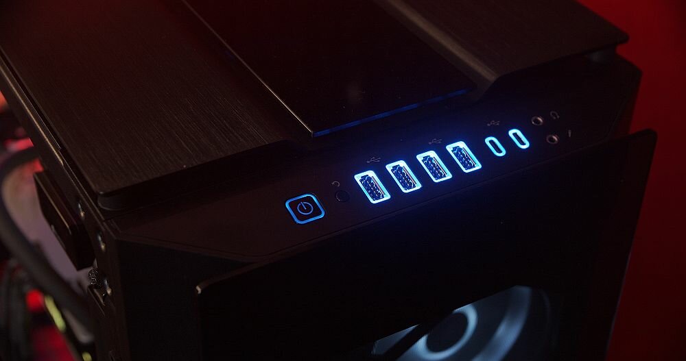 Komputer MAD DOG Blue I9-10980XE 128GB 2+4T SSD RTX3090 24 1600W W10P -  HDMI USB 