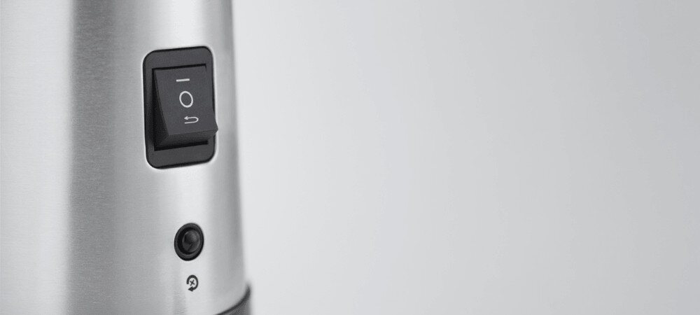 Wyciskarka wolnoobrotowa RUSSELL HOBBS 25170-56  zdjęcie lifestyle Bez zatykania Funkcja pracy wstecznej przycisk pulsacyjny