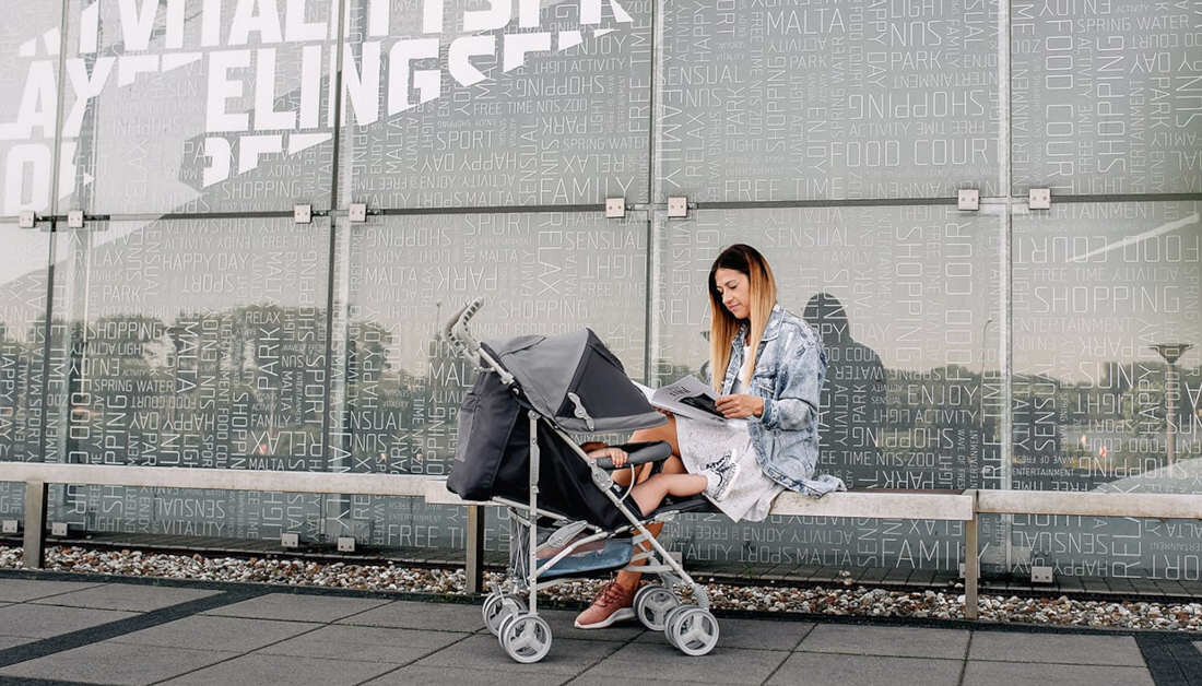 Wózek dziecięcy LIONELO Elia Grafitowy Wygoda funkcjonalność regulowane oparcie dostosowanie potrzeby Zwrotne koła Regulowany podnóżek komfort