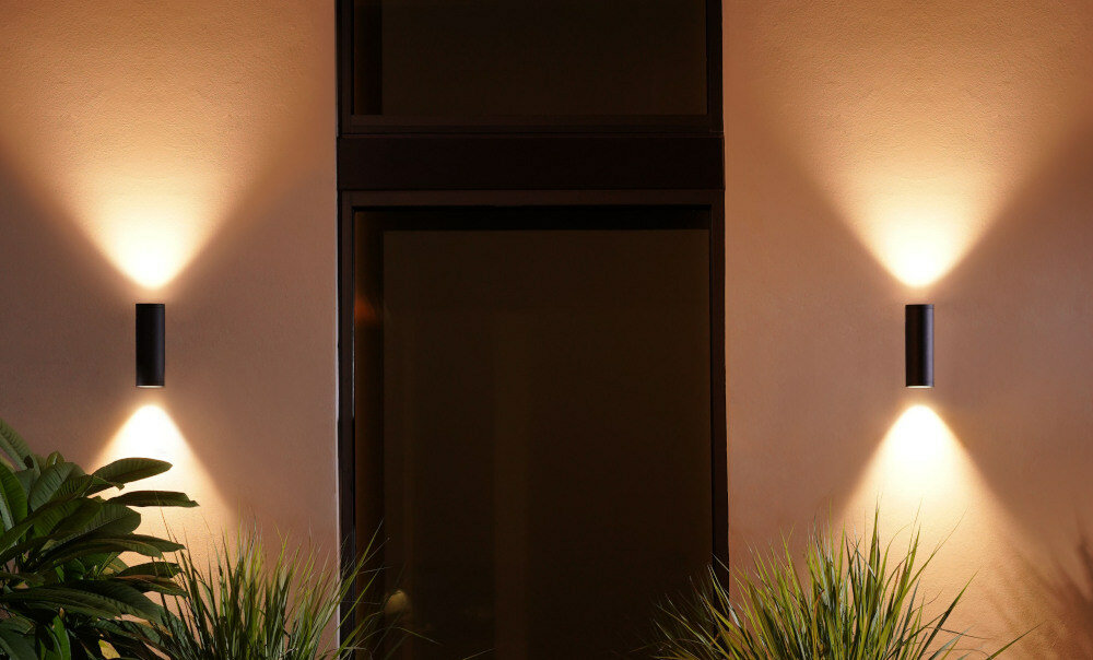 Oprawa zewnetrzna PHILIPS HUE Appear aplikacja mobilna Philips Hue automatyczne wlaczenie komfort wygoda