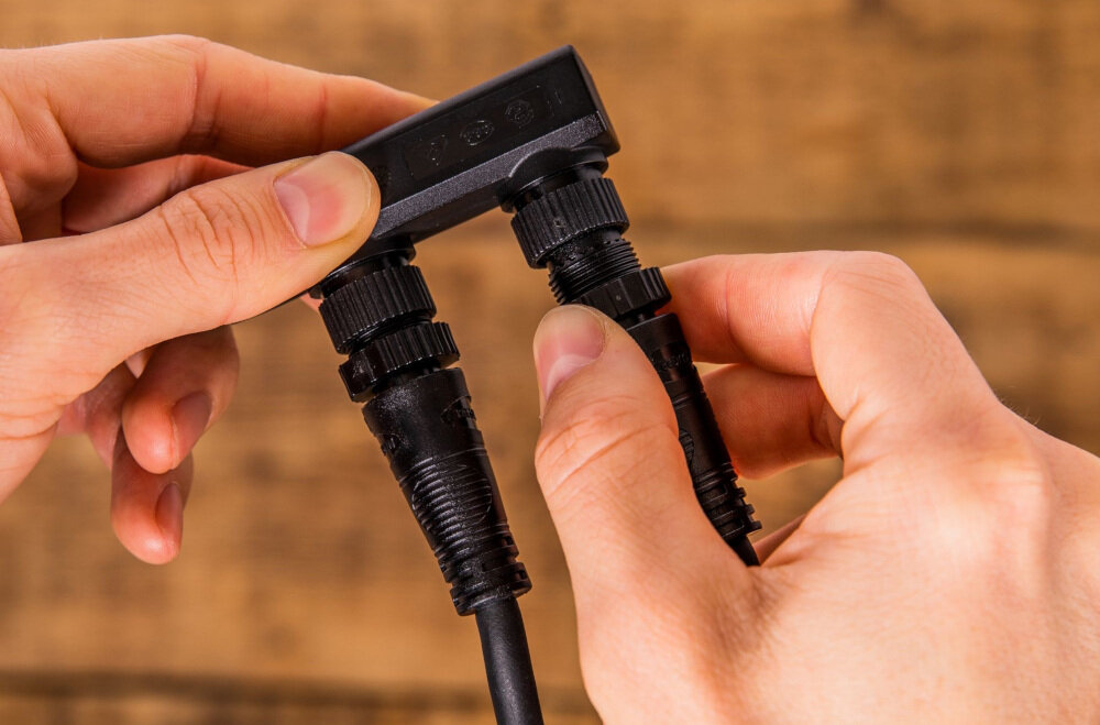 Zasilacz zewnętrzny PHILIPS HUE 915005922901 prosta instalacja zrobić samodzielnie używając oświetlenia HUE zasilane są niskim napięciem