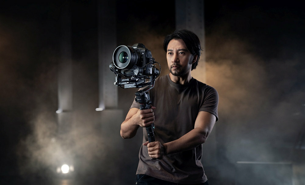 Gimbal ręczny DJI RS 2 (Ronin-S2) waga 1,3 kg udzwig 4,5 kg futeral