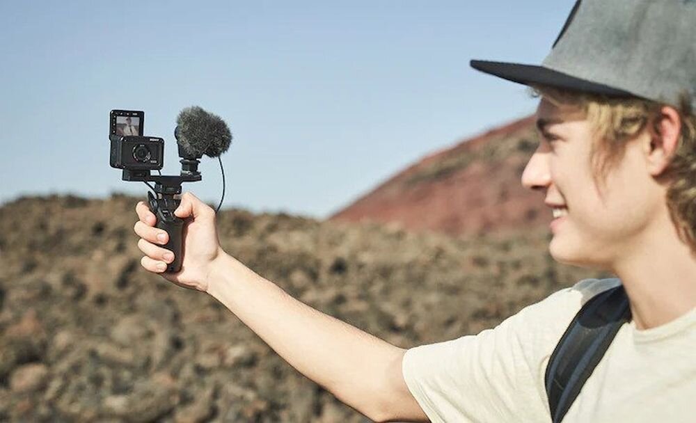 Kamera sportowa SONY RX0 II sport montaż nagrywanie stabilizacja montaż edycja filtry ostrość śledzenie tryby bateria akumulator zasilanie ładowanie rozdzielczość filmy obudowa odporność wielkość łączność sterowanie