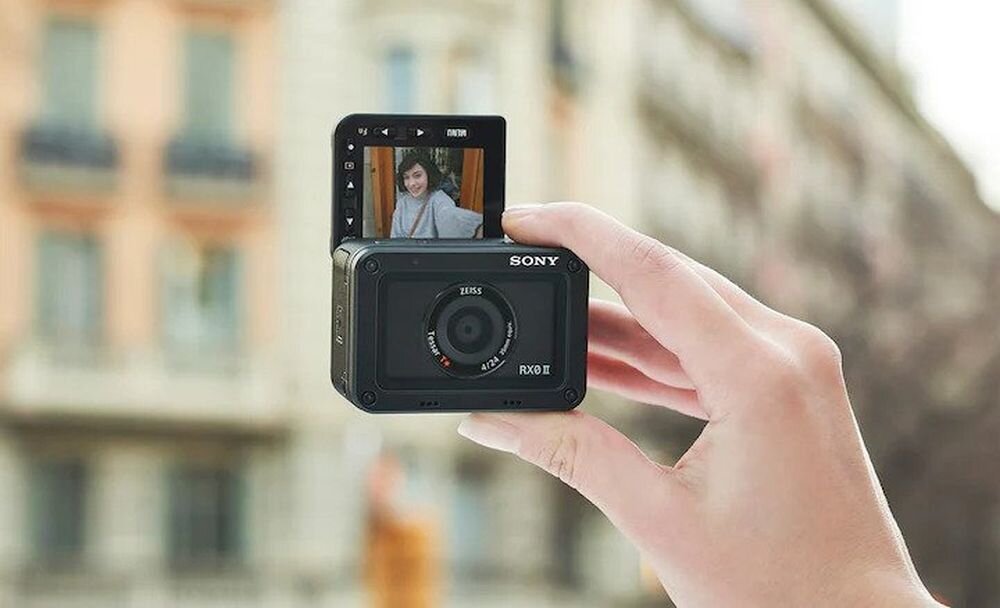 Kamera sportowa SONY RX0 II sport montaż nagrywanie stabilizacja montaż edycja filtry ostrość śledzenie tryby bateria akumulator zasilanie ładowanie rozdzielczość filmy obudowa odporność wielkość łączność sterowanie