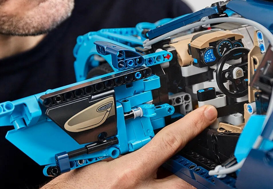 LEGO Technic Bugatti Chiron 42083