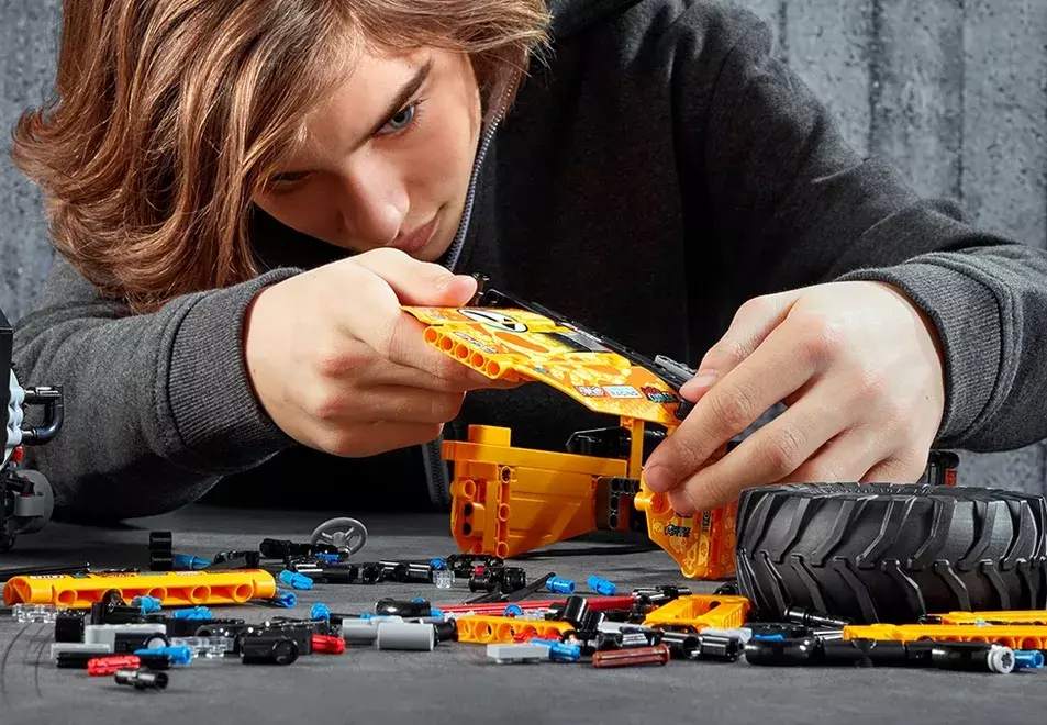 LEGO Technic Zdalnie sterowany pojazd terenowy