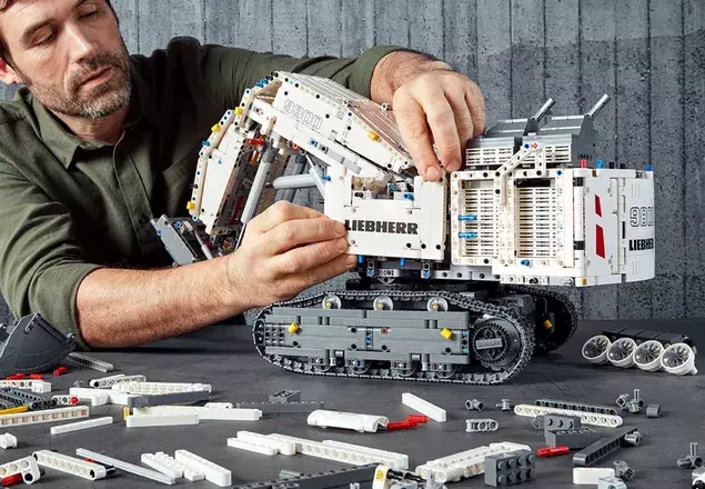 LEGO Technic Koparka Liebherr R 9800