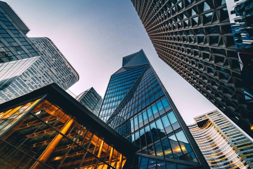 Obiektyw SAMYANG AF 14 mm f-2.8  ogniskowa przysłona ostrość pierścienie optyka soczewki powłoki montaż bagnet światło jasność zoom filtry waga