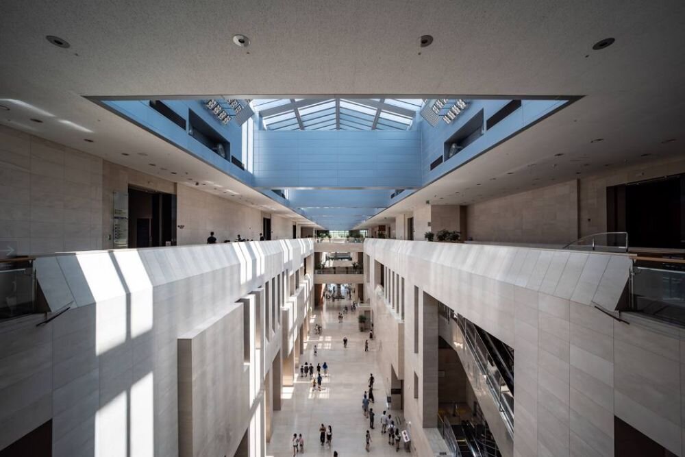 Obiektyw SAMYANG AF 14 mm f-2.8  ogniskowa przysłona ostrość pierścienie optyka soczewki powłoki montaż bagnet światło jasność zoom filtry waga