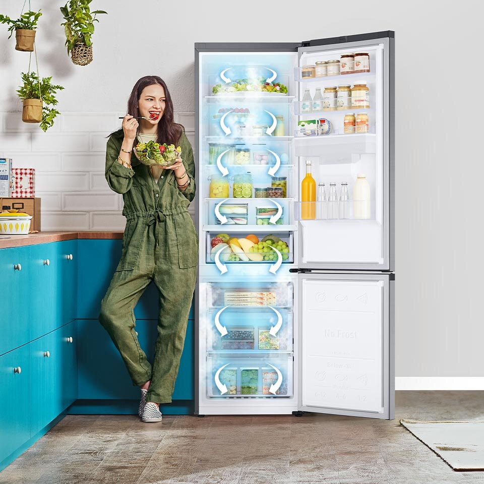 Wizualizacja funkcjonowania systemu All-Around Cooling, który rozprowadza zimne powietrze równomiernie po całym wnętrzu lodówki Samsung Wizualizacja funkcjonowania systemu All-Around Cooling, który rozprowadza zimne powietrze równomiernie po całym wnętrzu lodówki Samsung