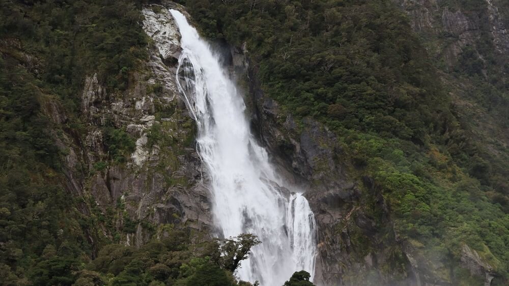 Aparat CANON EOS 850D  zdjęcia obiektyw ekran wizjer ogniskowa przysłona migawka obudowa bateria zasilanie filmy nagrywanie rozdzielczość matryca rozmiar przekątna tryby iso montaż lampa światło przyciski sterowanie menu kontrast jasność balans bieli filtry cmos karta pliki format zapis seria