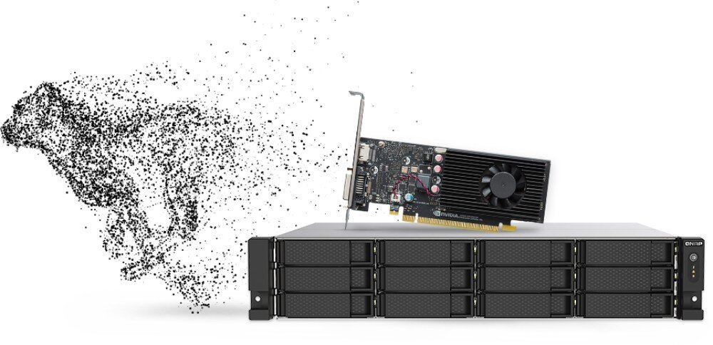 Serwer plików QNAP TS-1273AU-RP-8G Ilustracja serwera z włożoną kartą graficzną NVIDIA i graficznym efektem przedstawiającym biegnącego geparda, karty graficzne, GPU passthrough