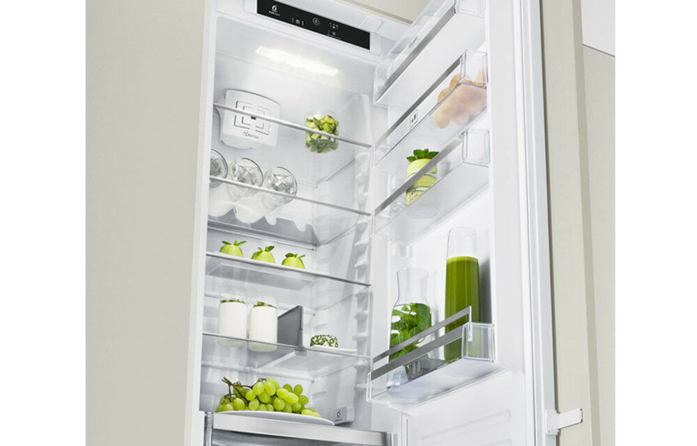 Покладіть холодильник WHIRLPOOL SP40802EU2 до стіни XlentFit