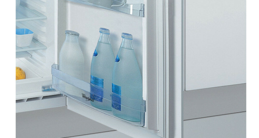 Lodówka WHIRLPOOL ARG 585 półki szklane