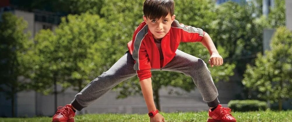 Smartwatch GARMIN Vivofit Junior 3 ekran bateria czujniki zdrowie sport pasek ładowanie pojemność rozdzielczość łączność sterowanie krew puls rozmowy smartfon aplikacja 