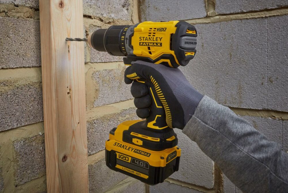 Wiertarko-wkrętarka STANLEY FatMax SFMCD715M2K-QW dla majsterkowiczow dla profesjonalistow funkcjonalnosc wiertarki i wkretarki lekka konstrukcja dwa biegi ergonomiczna budowa
