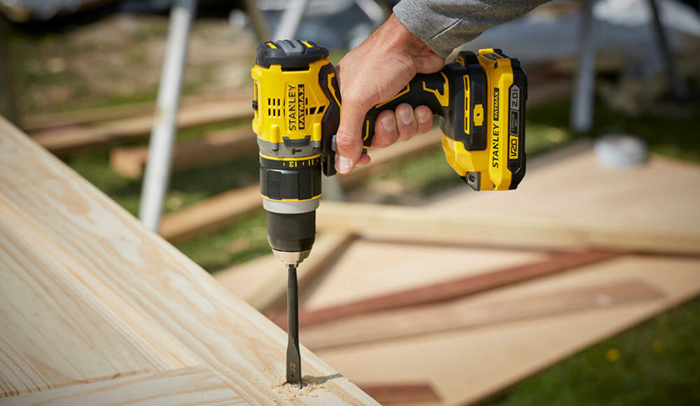 STANLEY-SFMCD721M2K-QW wiertarko-wkrętarka technologia akumulator efekt pamięci samorozładowane litowo-jonowy praca silnik bezszczotkowy wydajność moc czas kompaktowy silnik