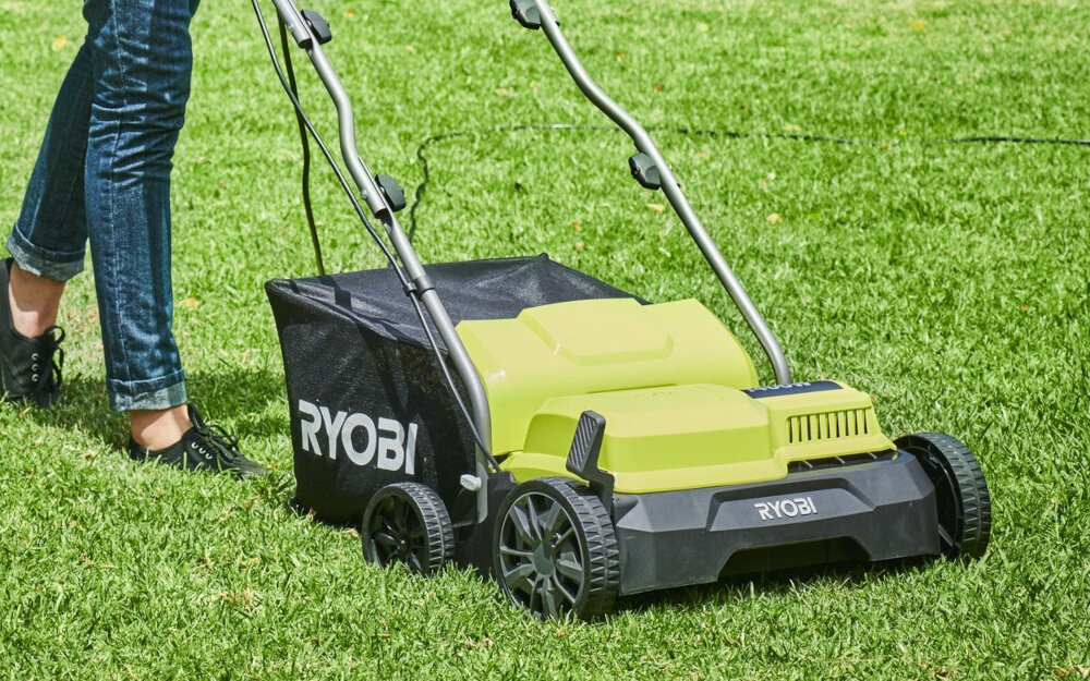 Wertykulator RYOBI RY1400SF35B wałek do wertykulacji i wałek do aeracji wertykulacja aeracja