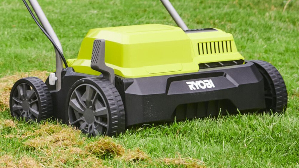 Wertykulator RYOBI RY1400SF35B 4-stopniowa regulacja głębokości pracy w zakresie -1,2 do + 0,2 cm