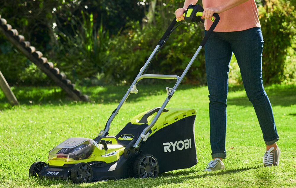 Kosiarka hybrydowa RYOBI RY18LMH37A-225 składany uchwyt ergonomiczna forma składane i zdejmowane uchwyty