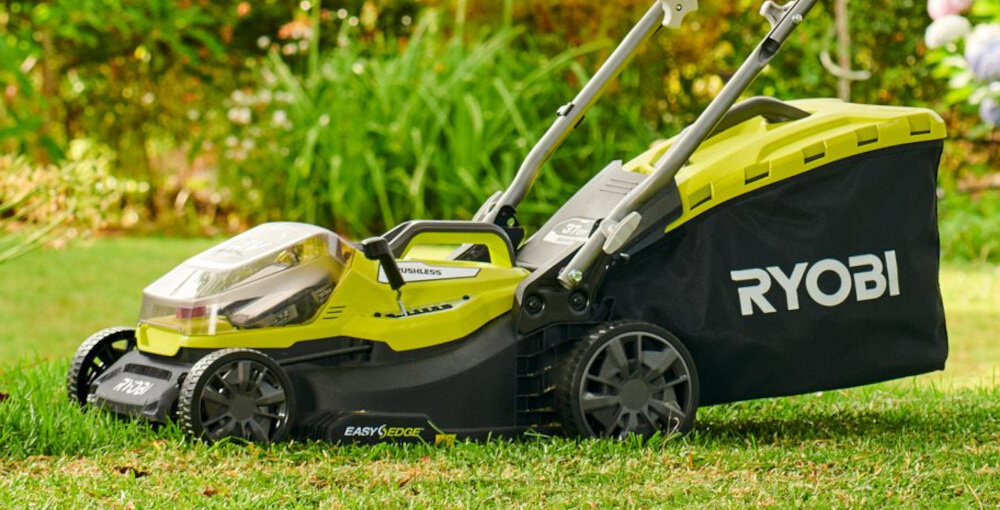 Kosiarka akumulatorowa RYOBI RY18LMX37A-0 koła płynność prowadzenia stabilność niewielka waga 11 kg zwrotna
