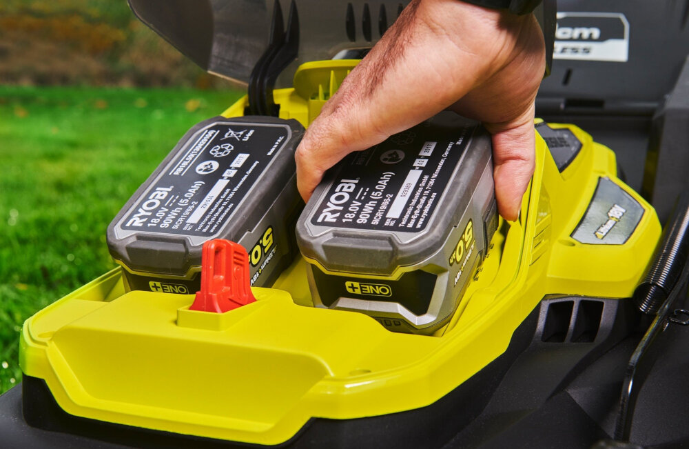 Kosiarka akumulatorowa RYOBI RY18LMX40A-0 akumulator litowo-jonowy 18 V ONE+ dwa gniazda na akumulator regulacja wysokosci koszenia w zakresie 25-70 mm funkcja mulczowania funkcja EasyEdge