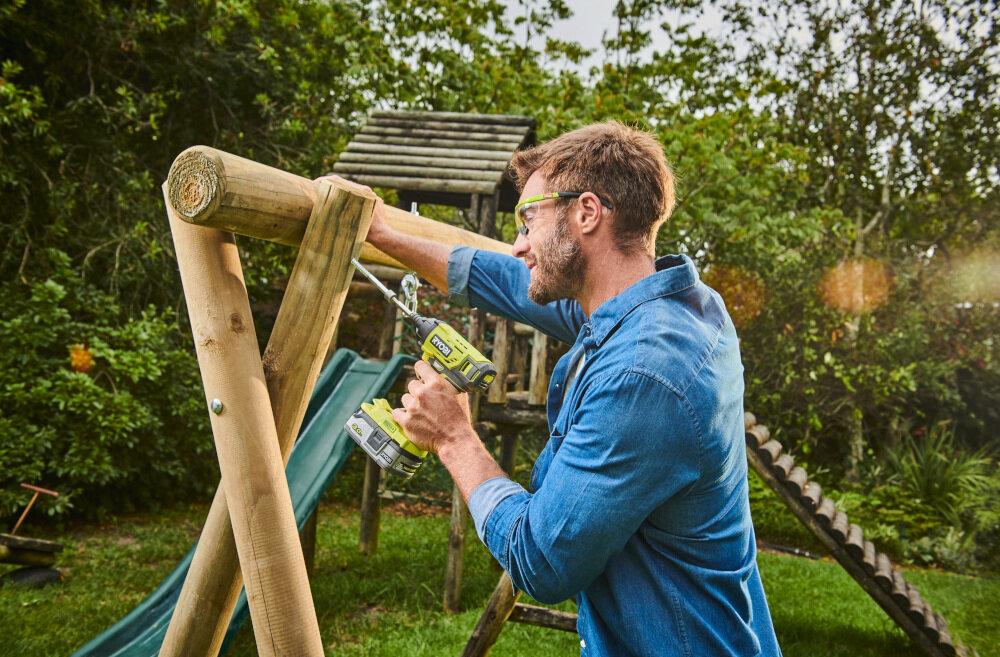 Zakrętarka udarowa RYOBI R18ID2-0 solidny uchwyt kompaktowa ergonomiczna konstrukcja w profesjonalnych warsztatach w warunkach domowych ogumowana rękojeść