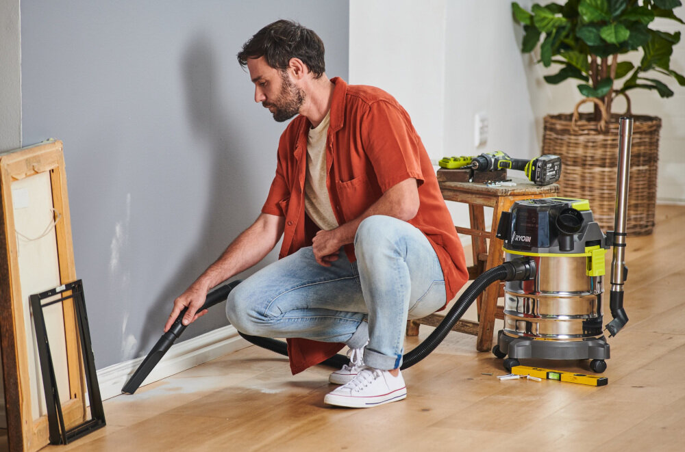 Odkurzacz RYOBI ONE+ R18WDV-0 wszechstronny zasilany akumulatorem o napięciu 18 V wysoka moc ssania 82 AW uniwersalny adapter kompatybilny z narzędziami z serii RYOBI ONE+ z przyłączem do odsysania pyłu