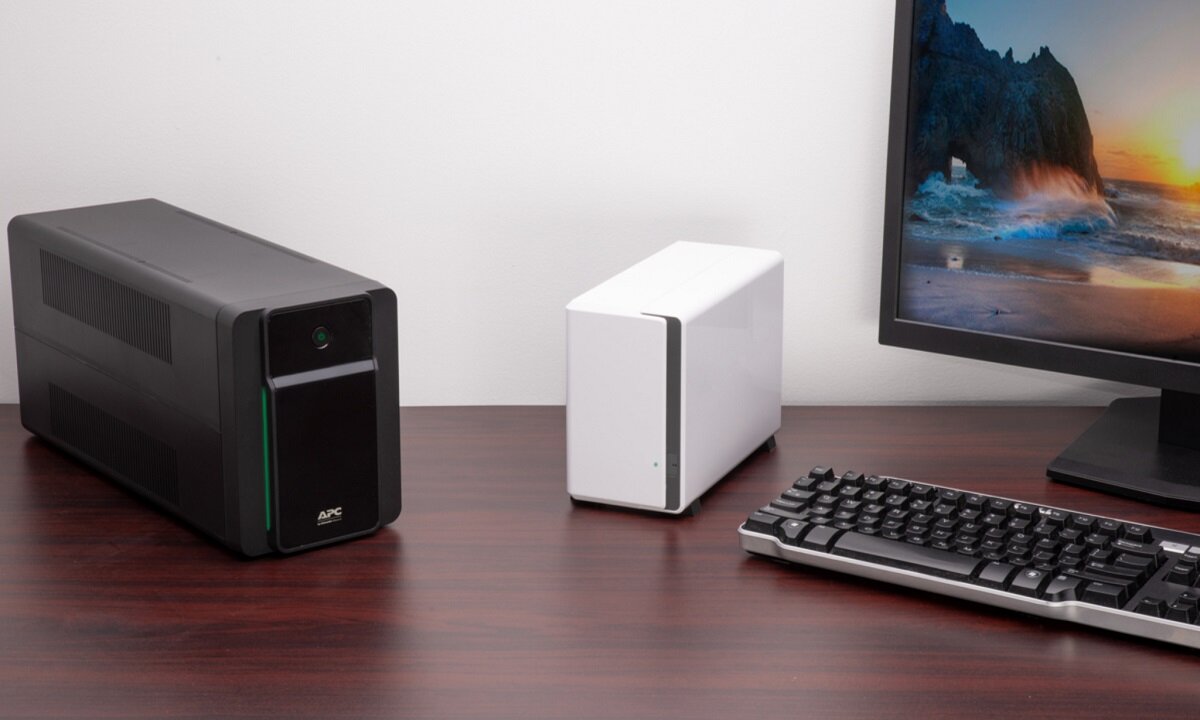 Zasilacz UPS APC Back BX zasilanie napięcie ochrona sprzętu design wygoda Obsługi