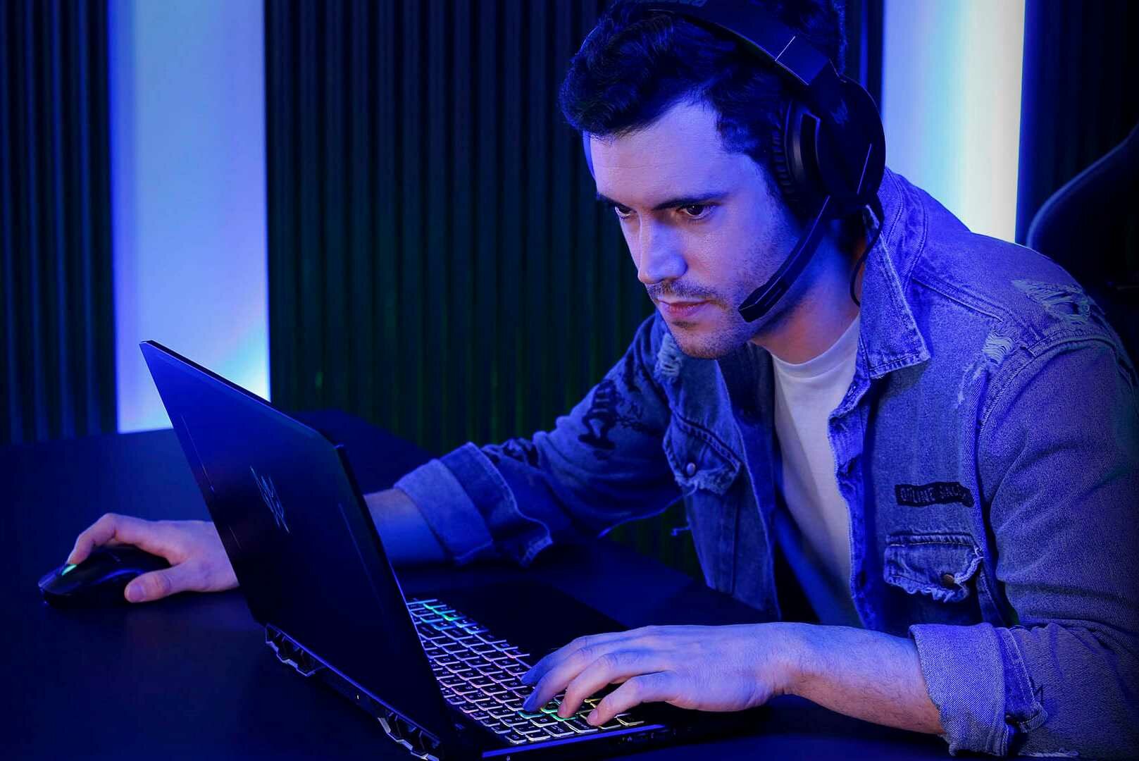 Laptop ACER Predator Helios 300 - RAM DDR4