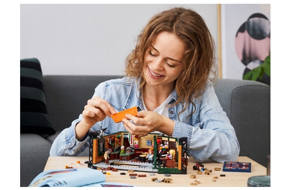 LEGO Ideas Central Perk 21319 kreatywna zabawa prawidłowy rozwój merytoryczny dziecka klocki figurki minifigurki bez zasilania klasyczna zabawa wysoka jakość lego wielogodzinna zabawa